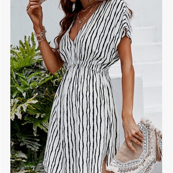 NWT CUPSHE Swimsuit Coverup Casual V Neck Dress Short Sleeve Elastic Waist - Picture 3 of 10